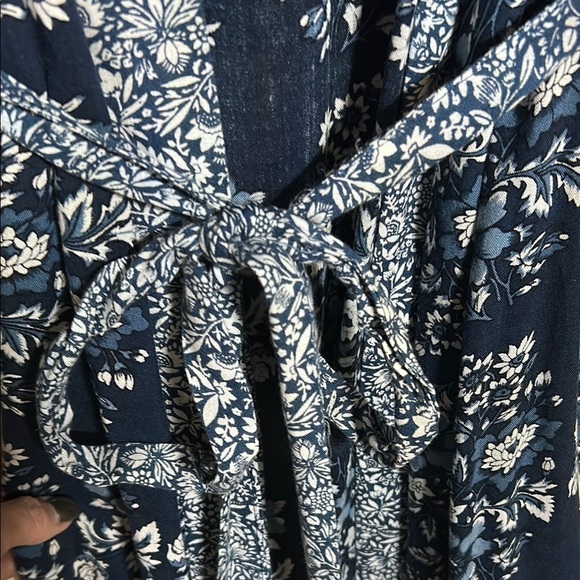 Rebellion Blue and White Floral Kimono - Picture 4 of 5